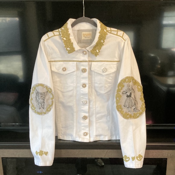 Baroque style White Jacket with Gold Embroidery - Picture 9 of 15